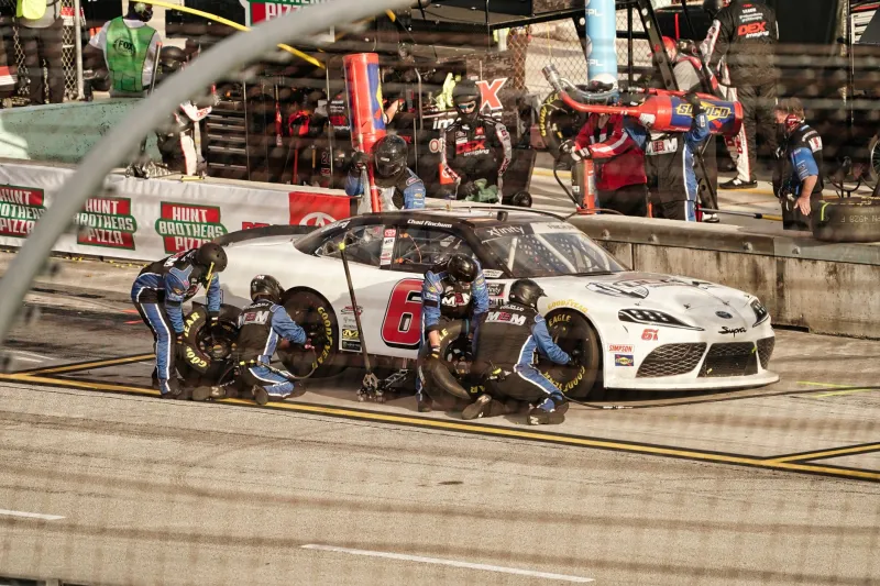 Seconds That Cost Championships: The Inside World of Pit Crew Excellence